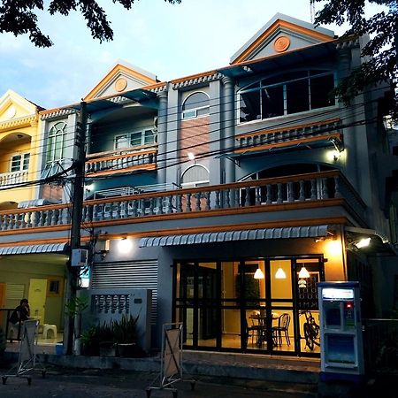 Park Avenue@Huamark Bangkok Esterno foto
