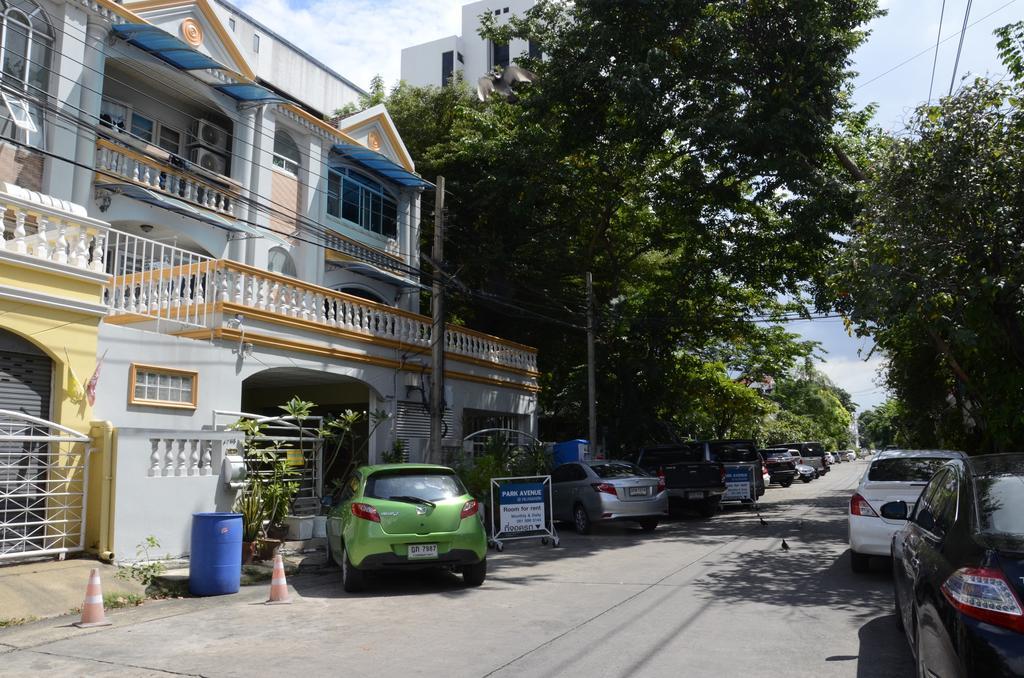 Park Avenue@Huamark Bangkok Esterno foto
